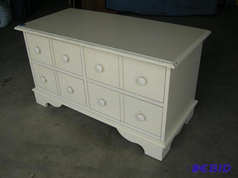 lot 162 image: Chest of drawers