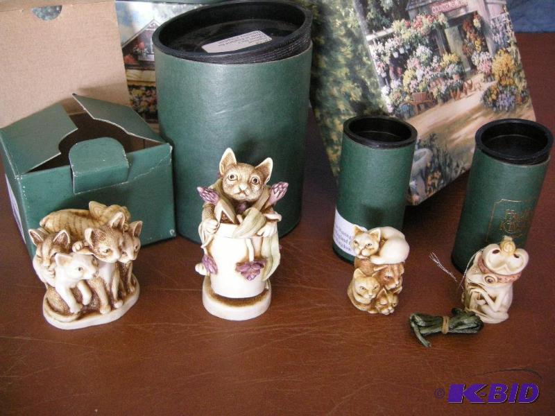 lot 163 image: Harmony Kingdom figurines