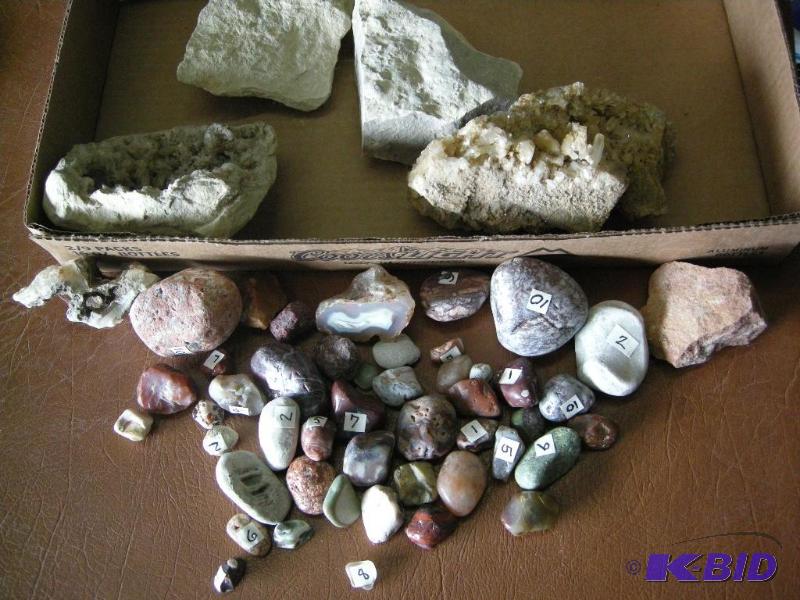 lot 170 image: Minerals, stones, fossils