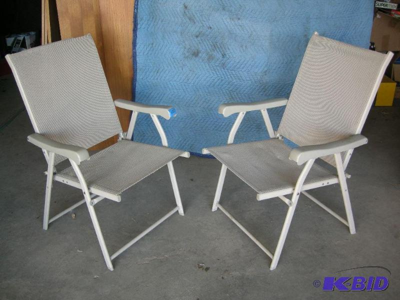 lot 175 image: 2 folding deck chairs