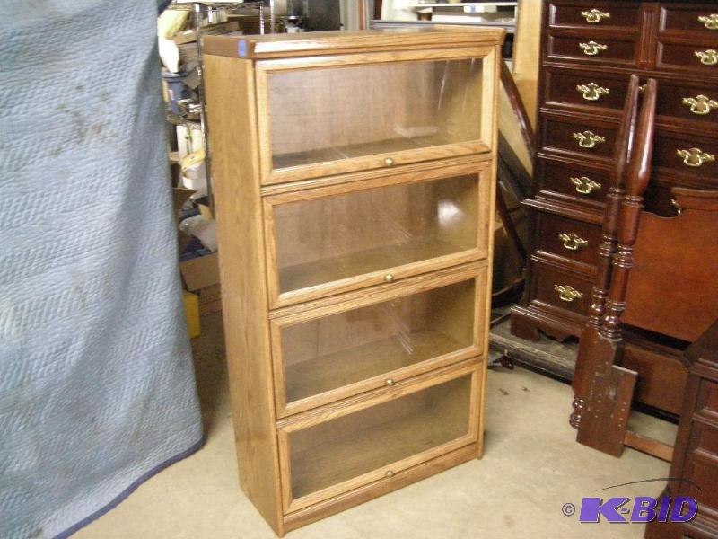 lot 18 image: Oak lawyers bookcase