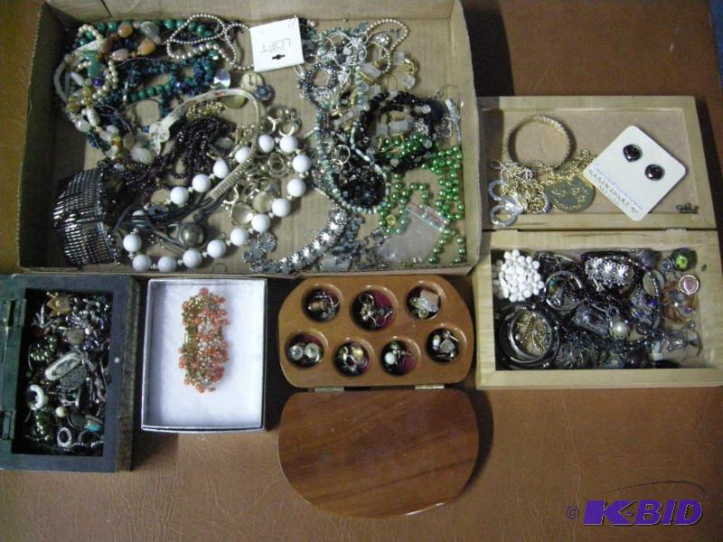 lot 181 image: Jewelry