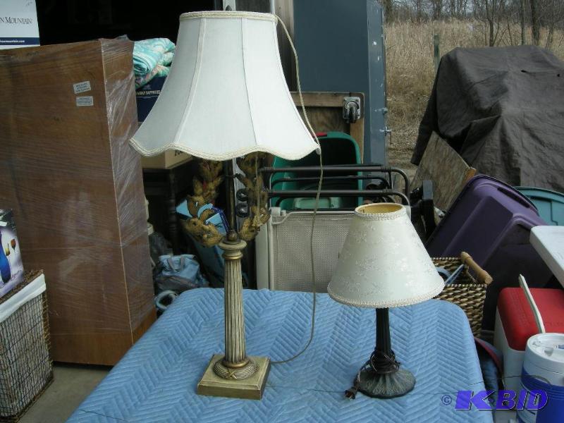 lot 31 image: 2 Table lamps