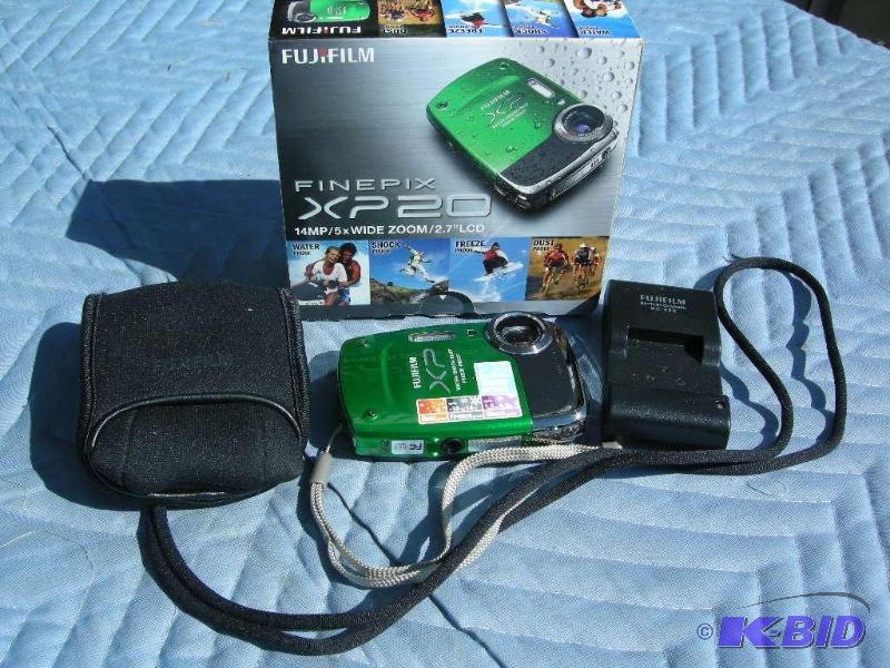 lot 44 image: Fuji FinePix XP20 camera