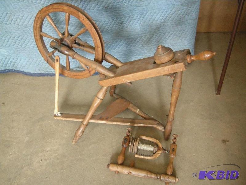 lot 47 image: Antique spinning wheel