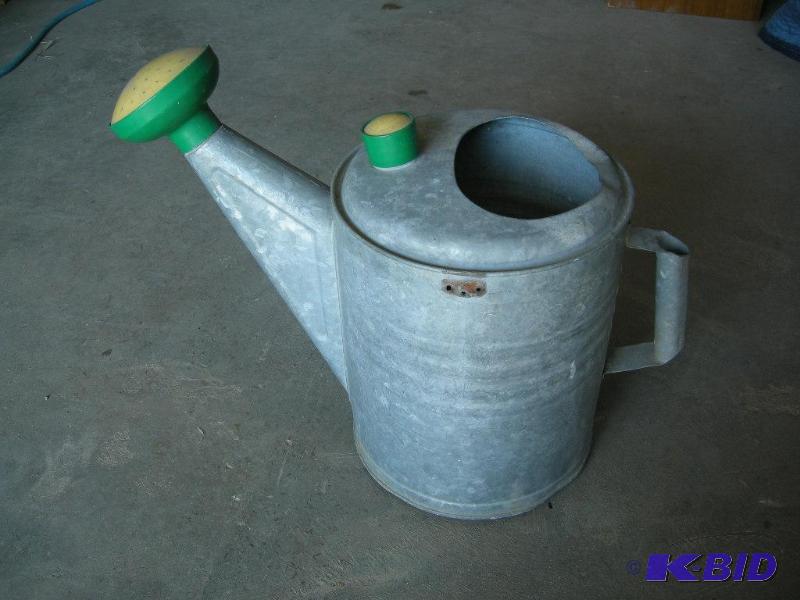 lot 50 image: Vintage sprinkling can