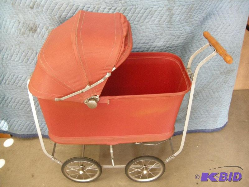 lot 57 image: Vintage Kozee-Kar Doll carriage