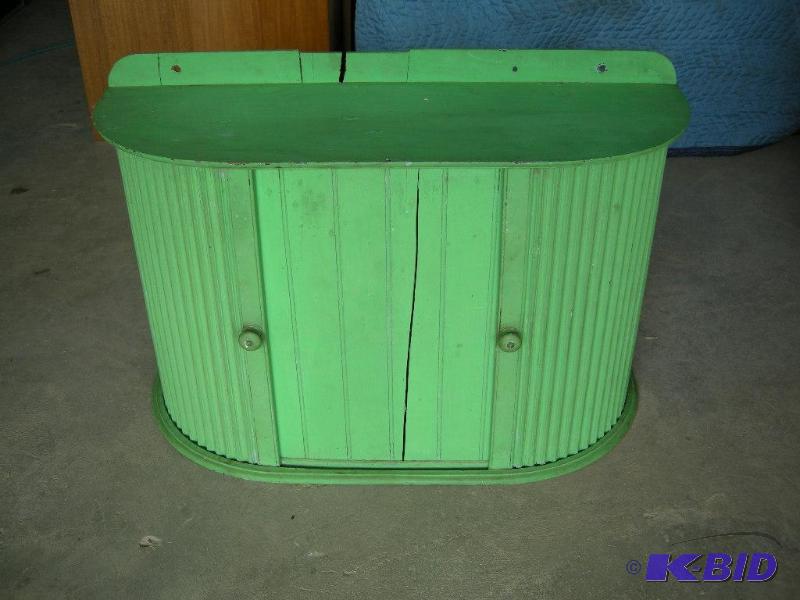 lot 58 image: Antique cabinet