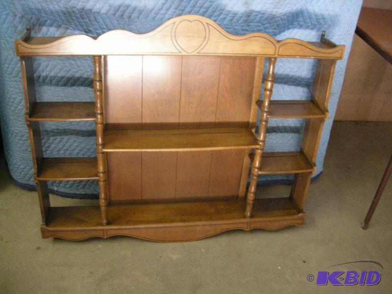 lot 6 image: Vintage display shelf