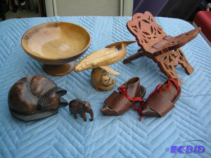 lot 75 image: Carved wooden items