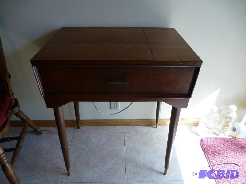 Antique Singer Sewing Machine In working con...