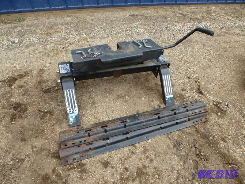 Reese 5th wheel hitch 15,000 Lb capacity. Co...