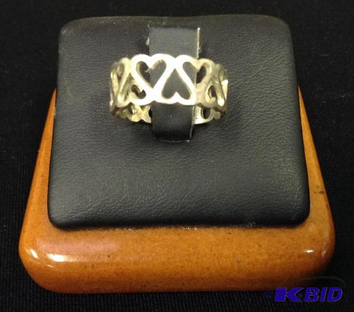 lot 1 image: 925 Heart Ring