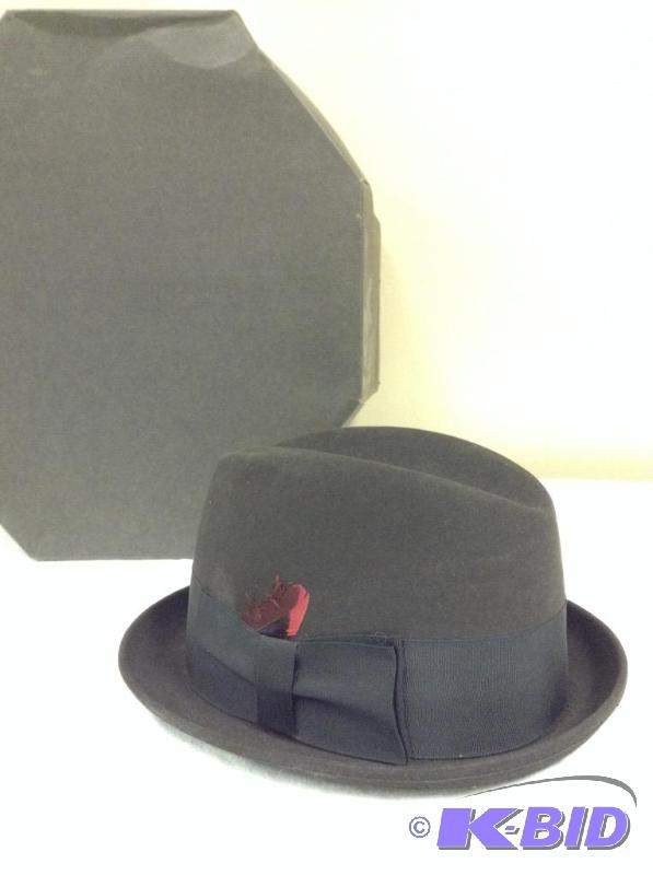 lot 16 image: Vintage Mens Berg Hat