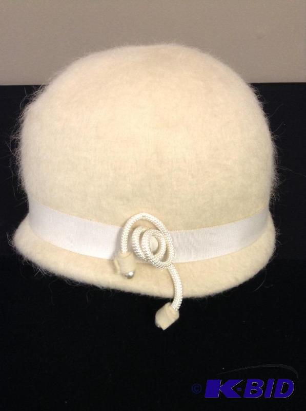lot 17 image: Vintage Womens Hat