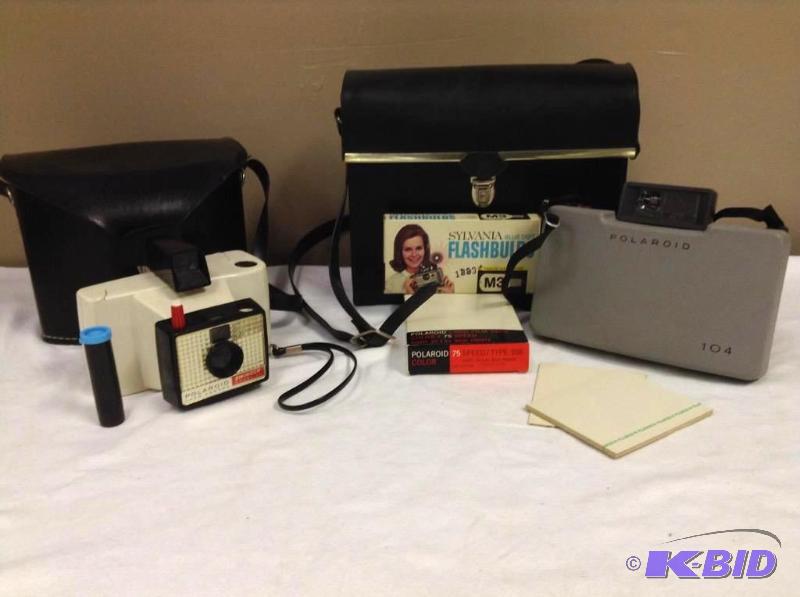 lot 18 image: 2 Polaroid Cameras