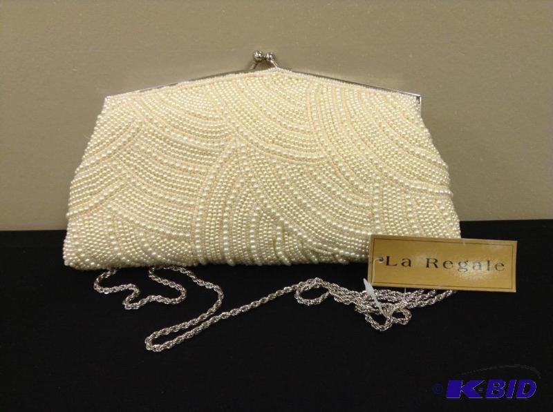 lot 25 image: Beautiful Beaded La Regale Handbag