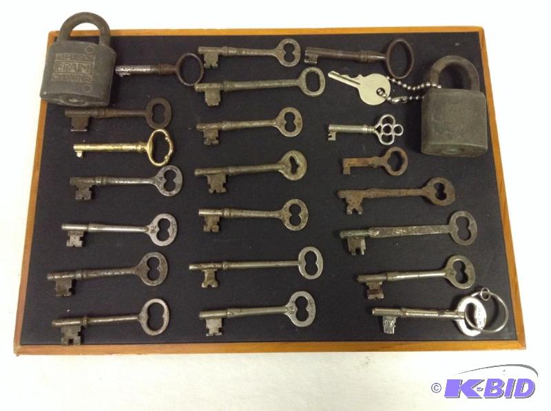 lot 26 image: Vintage Skeleton Keys & Locks