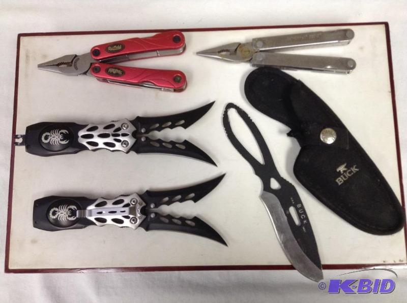 lot 40 image: Lot of five knives 4 folding and a sheath Buck