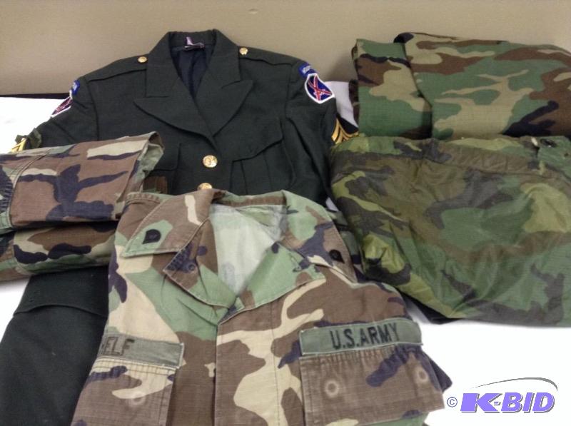 lot 62 image: Military Items