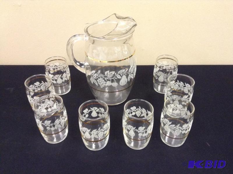 lot 72 image: Vintage Glass & Gold Pitcher & Glasses