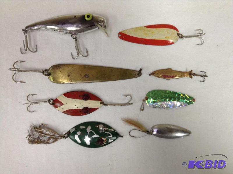 lot 78 image: 8 Fishing Lures