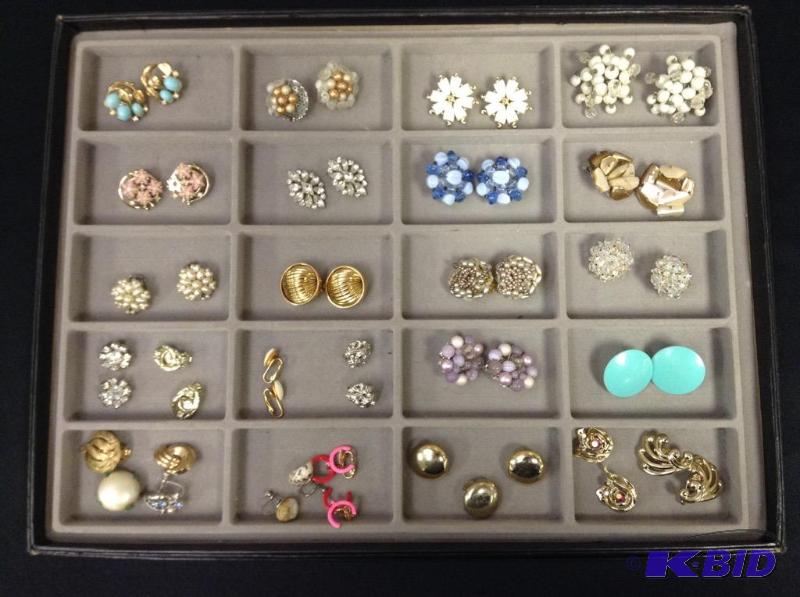 lot 8 image: Lot of Vintage Clip & Screw Earrings