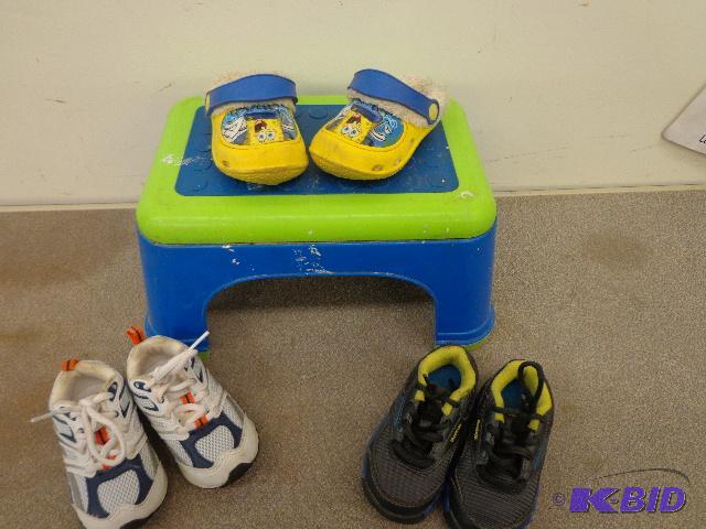 lot 105 image: Step Stool and Kids Shoes   Size 5 shoes ...