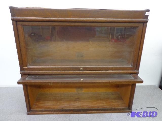 lot 111 image: Globe &amp Wernicke&nbspSectional Bookcases...