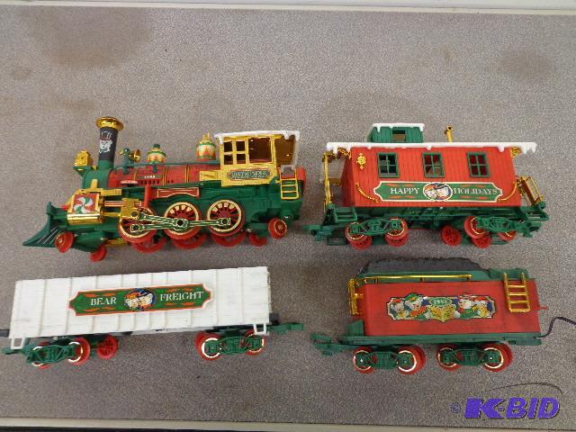 lot 117 image: Musical Express Christmas Train   4 pieces ...