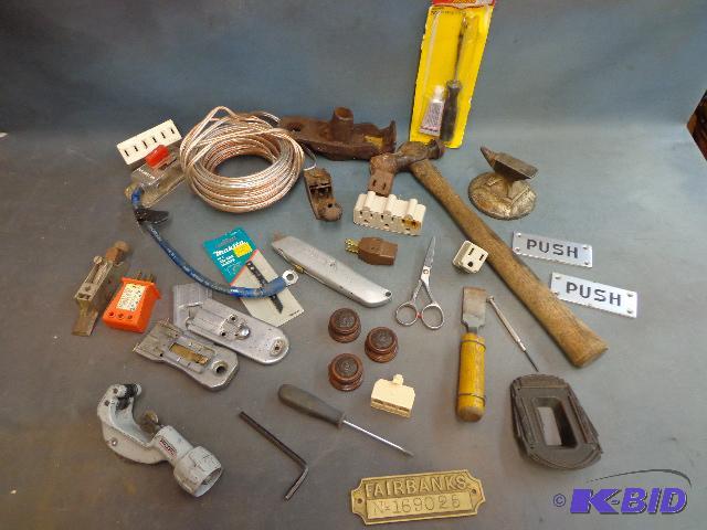 lot 171 image: Assortment of Miscellaneous Garage Items   Sm...