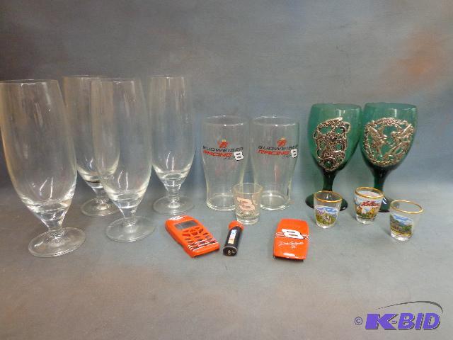 lot 174 image: Glassware   4 beer glasses  2 racing glasses ...