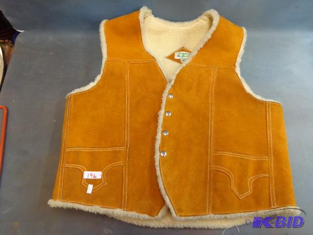 lot 196 image: Mens&nbspLeather Vest   XL  Like new  Fleece...