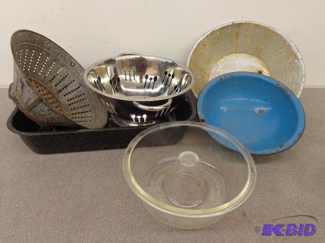 lot 198 image: Box of Assorted Kitchen &nbspBowls   Straine...