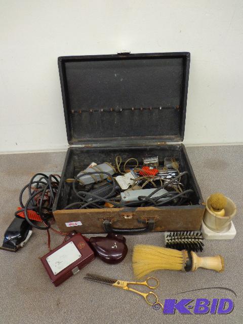 lot 206 image: Box of Assorted Barber Items   Wahl ans Oster...