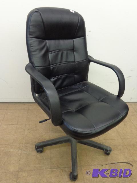 lot 64 image: Black Leather Chair   nice condition ...