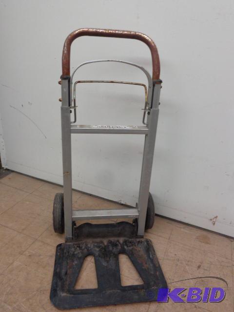 lot 70 image: 2 Wheel Dolly...