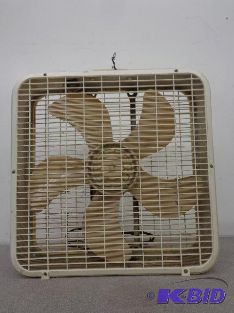 lot 77 image: Kmart Box Floor Fan   21 x 21 ...