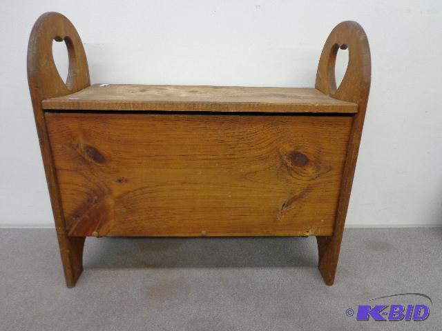 lot 87 image: Wooden Seating Bench   Seat opens up  25 x 12...