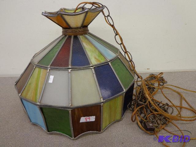 lot 89 image: Tiffany Style Stained Glass Hanging Light   G...