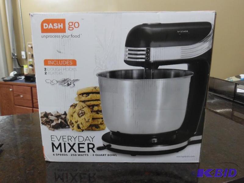 Dash Go Mixer -6 speeds -3 quart bowl...