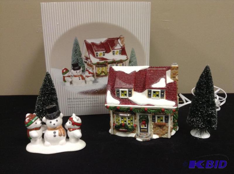 lot 113 image: Dept 56 Santabear Village 2001 Hollybeary Court