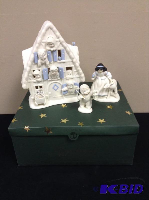 lot 129 image: 2002 Snow White and the Seven Snowbabies