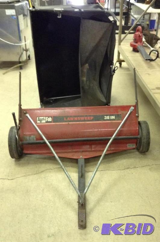 lot 137 image: Agri-Fab 38 Lawnsweep