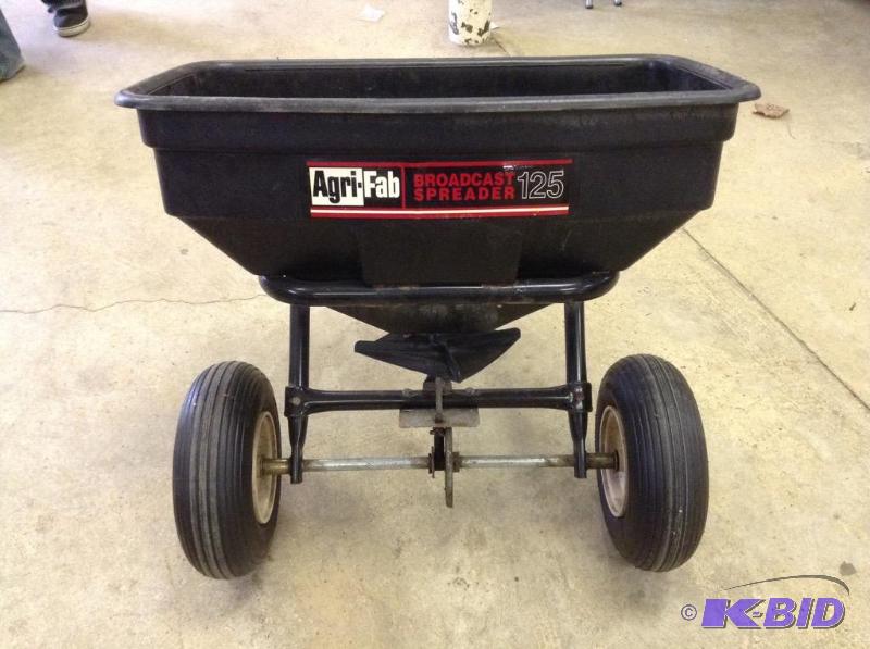 lot 140 image: Agri-Fab Broadcast Spreader 125