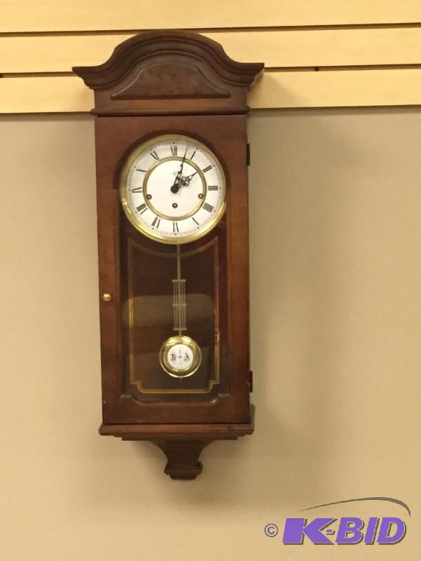 lot 23 image: Howard Miller Model 612-681 Wall Clock