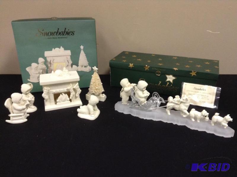 lot 42 image: Two Snowbabies - 2001 & 2002