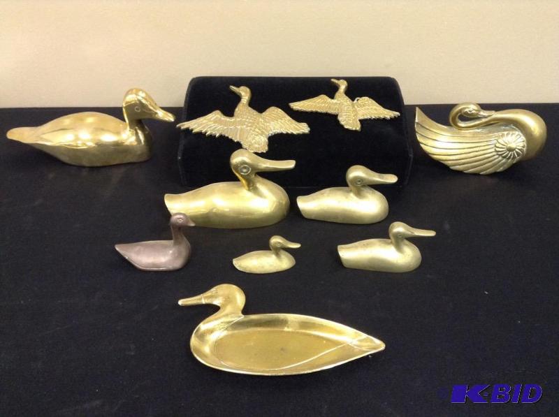 lot 8 image: Brass Duck Figurines, Tray & Wall Hangings