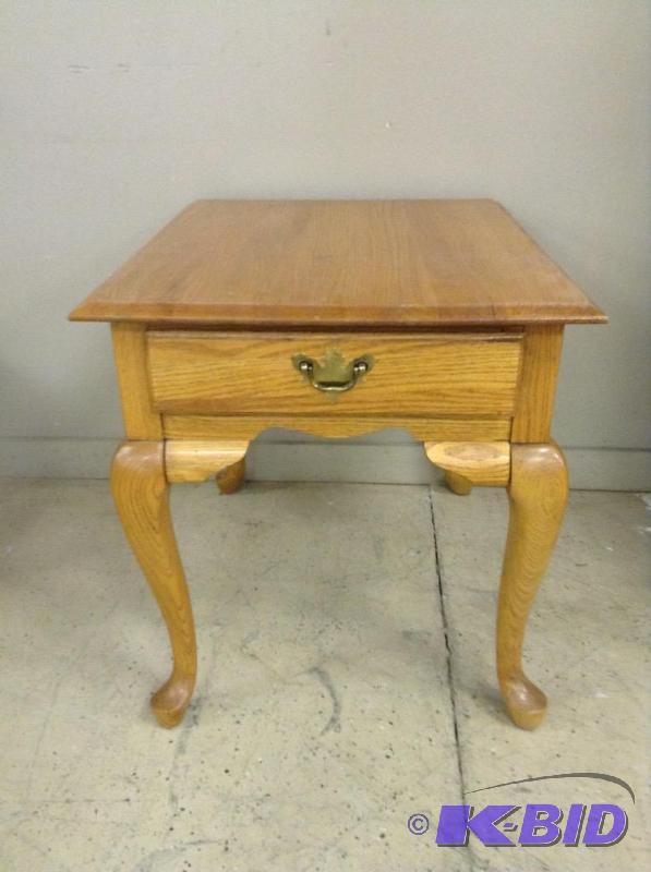 lot 89 image: Side or End Table
