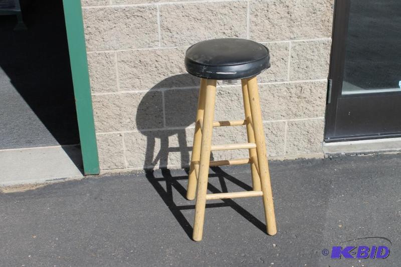 lot 106 image: Natural Wood Bar Stools (black vinyl cushion)